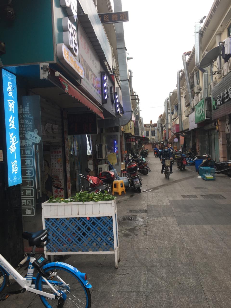 浦东张江休闲广场重庆小面老店转让