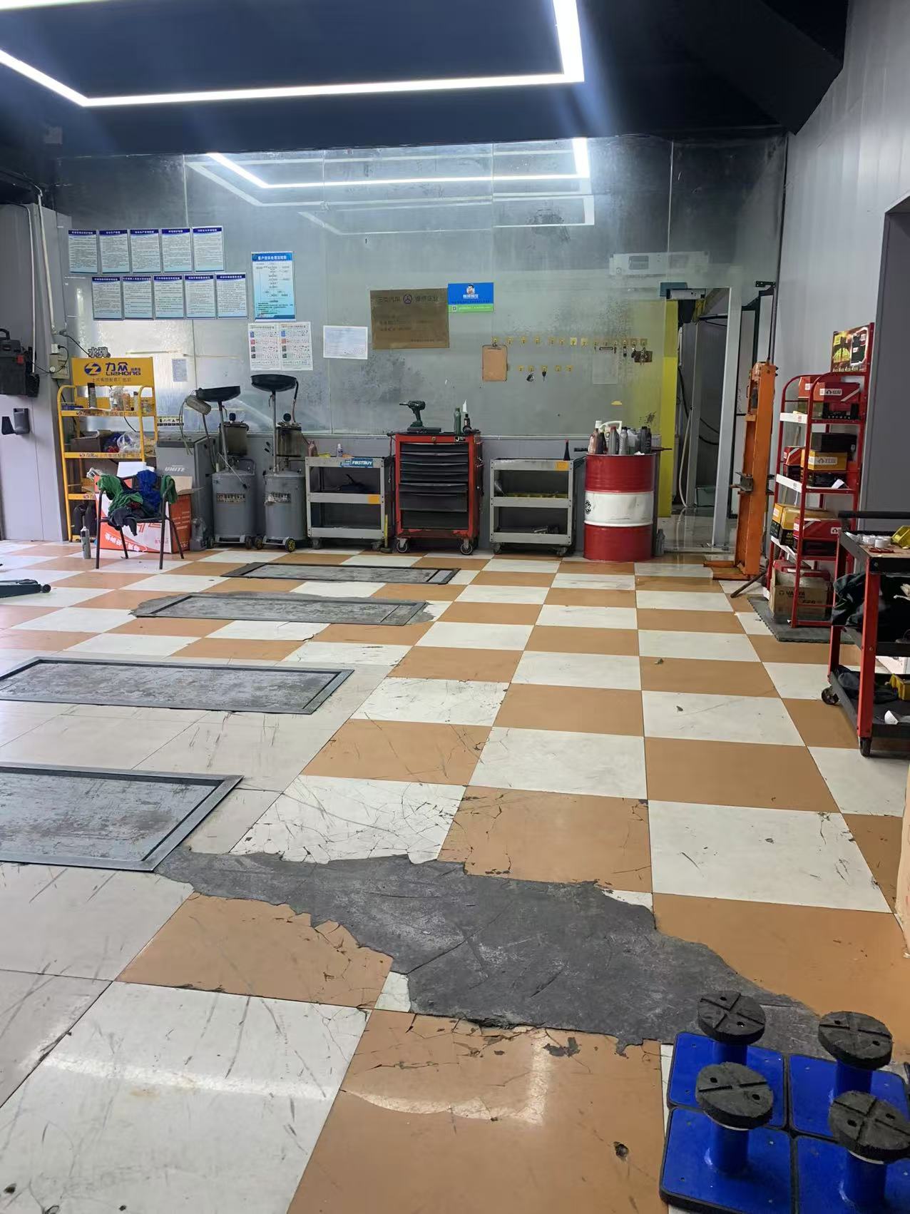 宝山经营8年汽车美容维修店带客户整体转让低价急转5开间