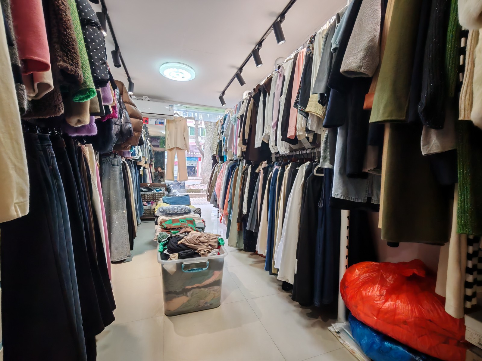 闵行浦江临街好位置服饰店铺转让